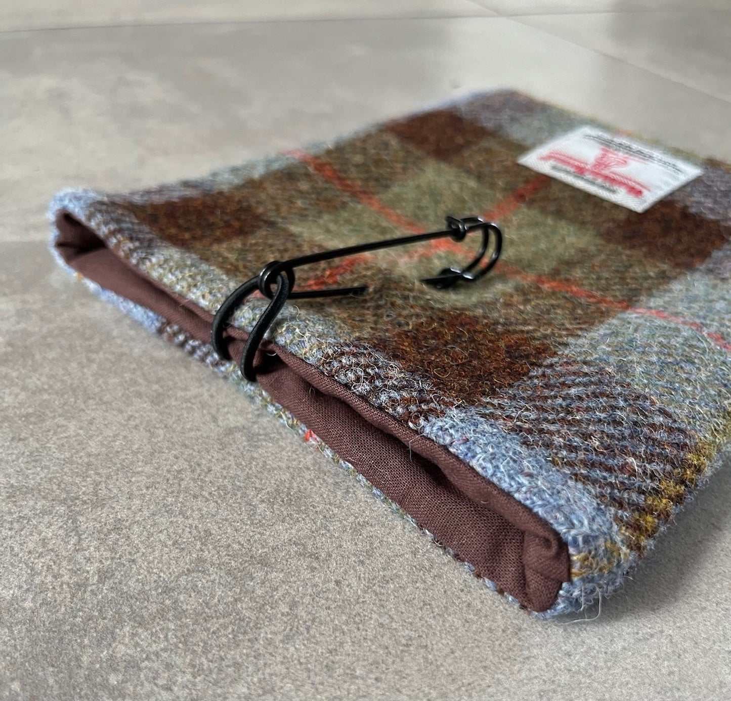 Harris Tweed Kindle cover with kilt pin closure. 30+ patterns to choose from