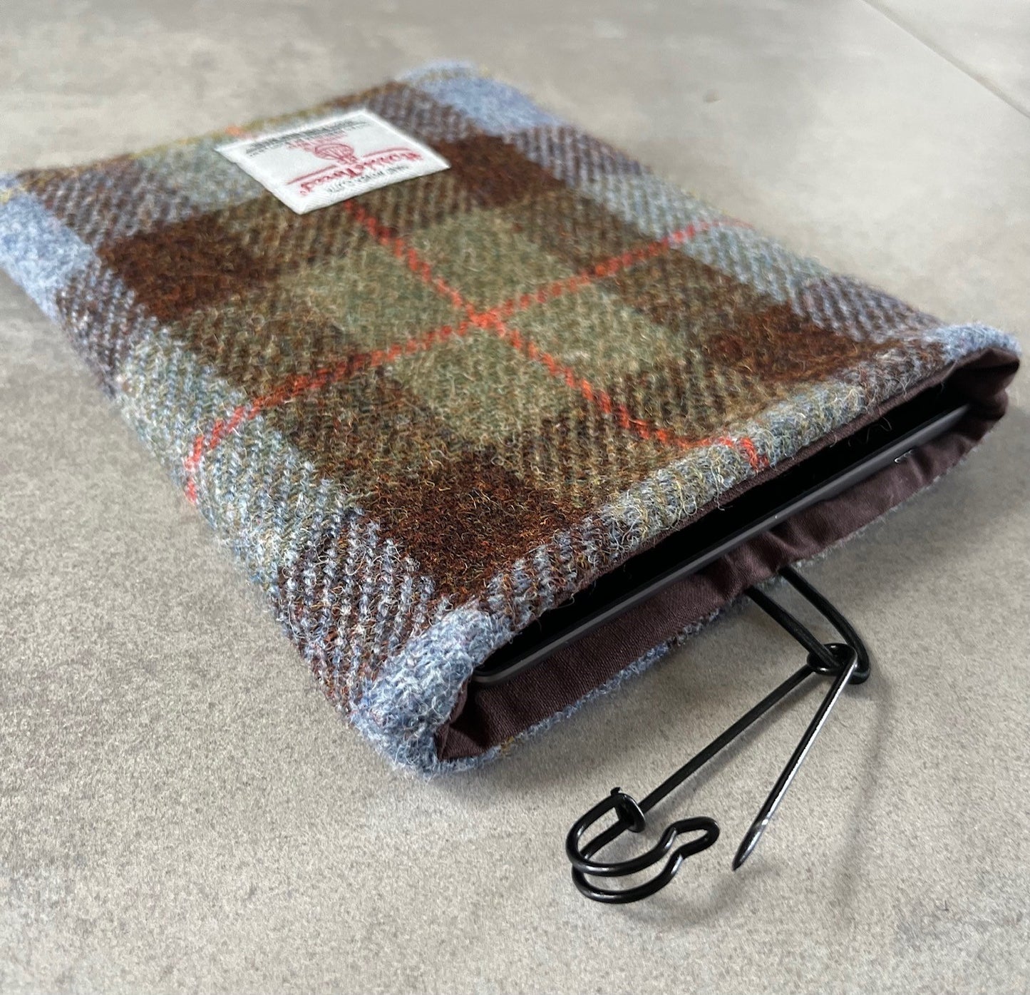 Harris Tweed Kindle cover with kilt pin closure. 30+ patterns to choose from