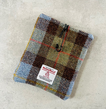Harris Tweed Kindle cover with kilt pin closure. 30+ patterns to choose from